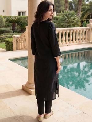 Black women floral embroidered thread work kurta with trousers 5