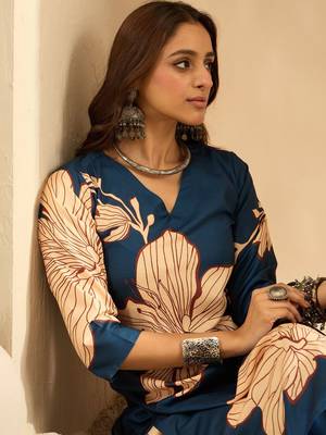 Teal women floral printed straight kurta with trousers 3
