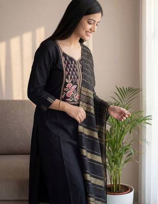 Black women ethnic motifs embroidered thread work kurta with palazzos & dupatta 2