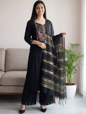 Black women ethnic motifs embroidered thread work kurta with palazzos & dupatta 4
