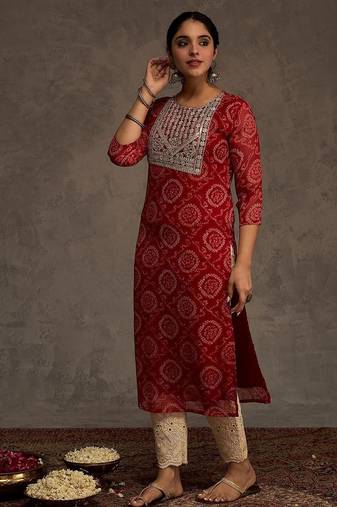 Red women bandhani printed sequinned georgette kurta