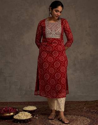 Red women bandhani printed sequinned georgette kurta 2