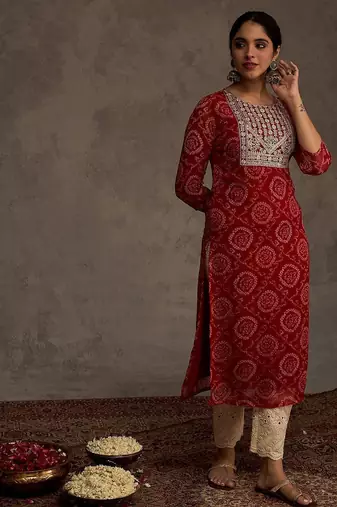 Red women bandhani printed sequinned georgette kurta