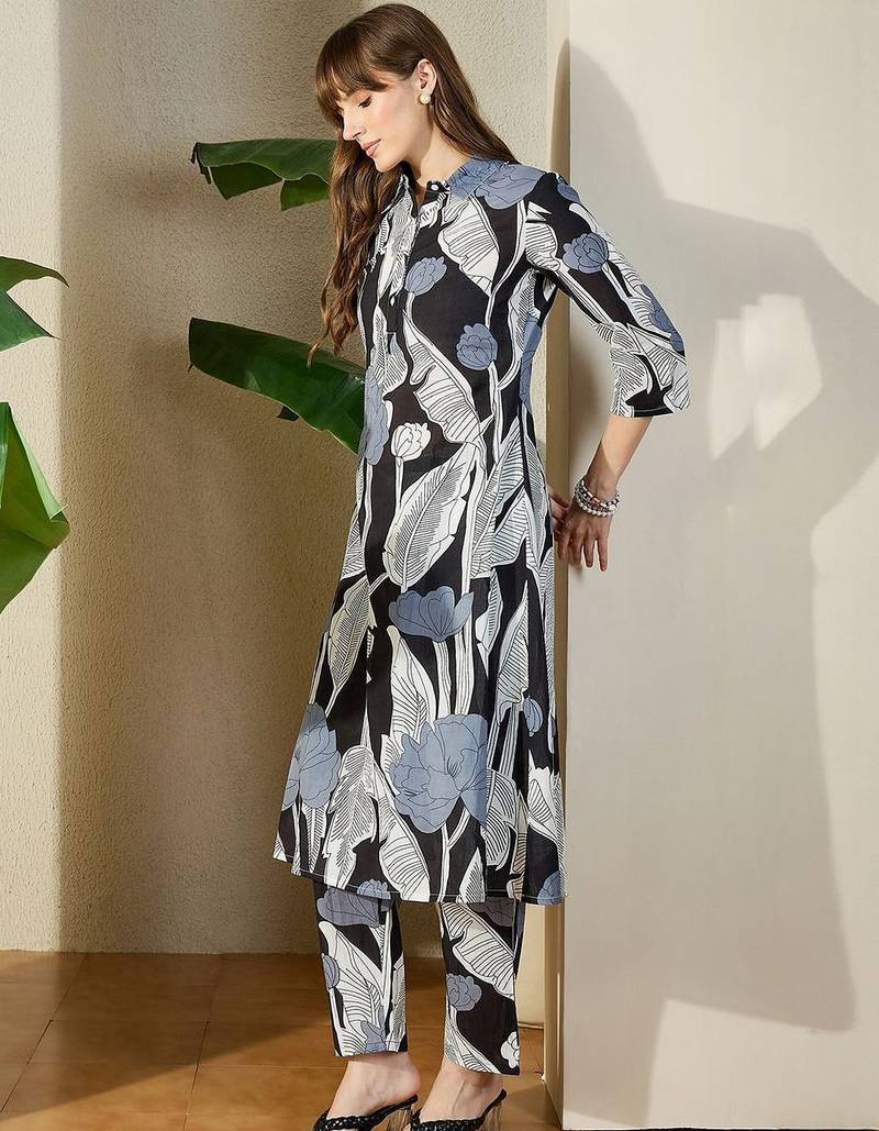 Black women floral printed regular pure cotton kurta with trousers
