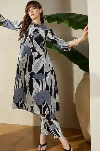 Black women floral printed regular pure cotton kurta with trousers