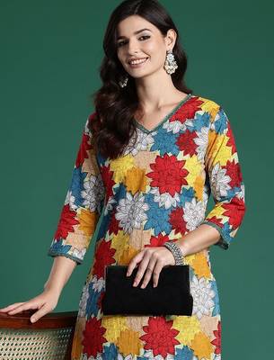 Multicolor women floral printed cotton kurta with trousers 5