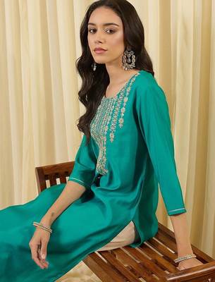 Blue women ethnic motifs embroidered indigo kurta 2