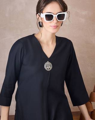 Black women liva kurta with trousers 2