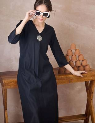 Black women liva kurta with trousers 4