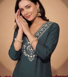 Teal women ethnic motifs embroidered regular kurta with trousers