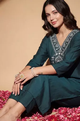 Teal women ethnic motifs embroidered regular kurta with trousers