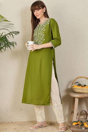 Green women floral embroidered thread work kurta
