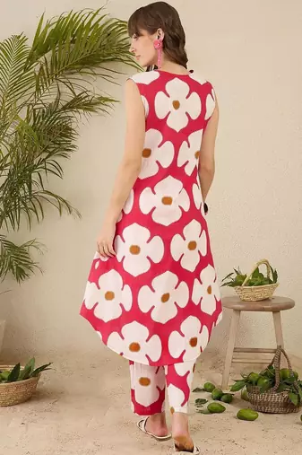 Red women floral printed regular pure cotton kurta with trousers