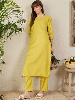 Green women solid kurta with trousers 3