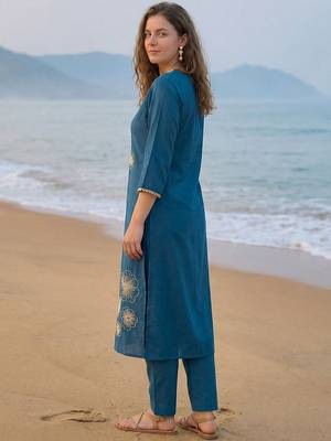 Teal women floral embroidered thread work kurta with trousers 4