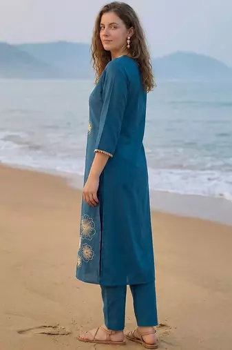 Teal women floral embroidered regular thread work kurta with trousers
