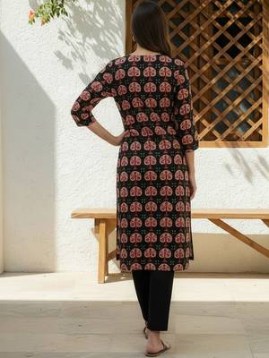 Black women cotton ethnic motifs printed kurta 4