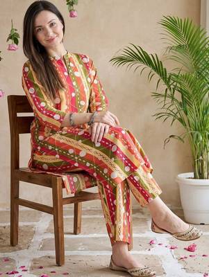 Red women printed cotton kurta with palazzos 1