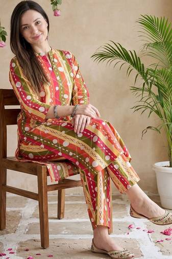 Red women printed regular pure cotton kurta with palazzos