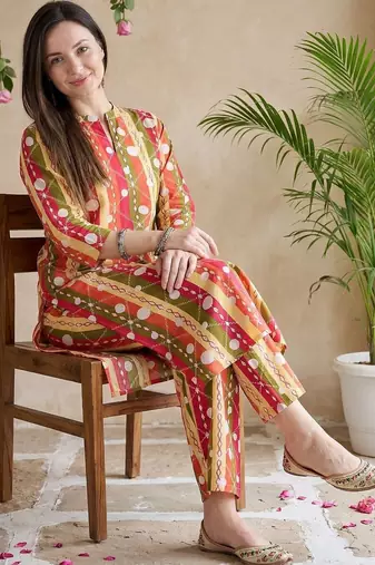 Red women printed regular pure cotton kurta with palazzos