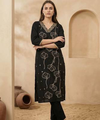 Black women ethnic motifs embroidered thread work kurta with trousers 1