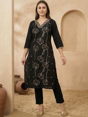 Black women ethnic motifs embroidered thread work kurta with trousers 5