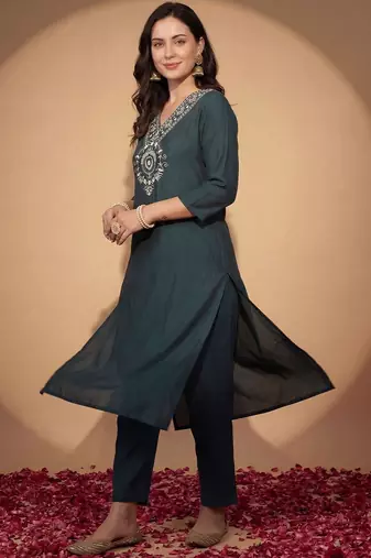 Green women ethnic motifs embroidered regular kurta with trousers