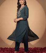 Green women ethnic motifs embroidered regular kurta with trousers