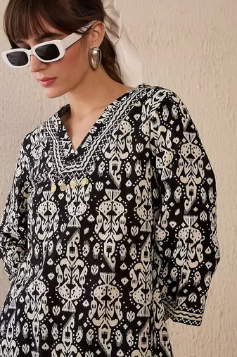 Black ethnic motifs printed v neck kurta with trousers