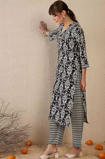 Black ethnic motifs printed v neck kurta with trousers