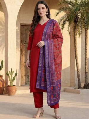 Red women ethnic motifs kurta with trousers & with dupatta 1