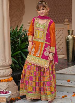 Multicolor chinon with embroidery 1