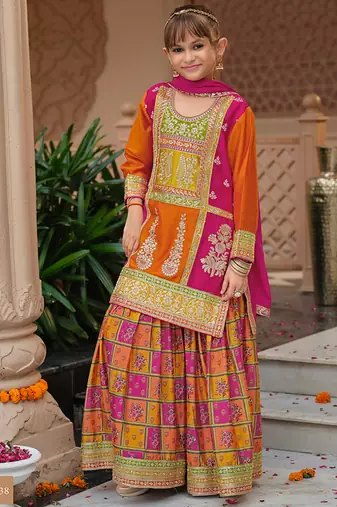 Multicolor chinon with embroidery