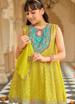 Green chinon with embroidery 4