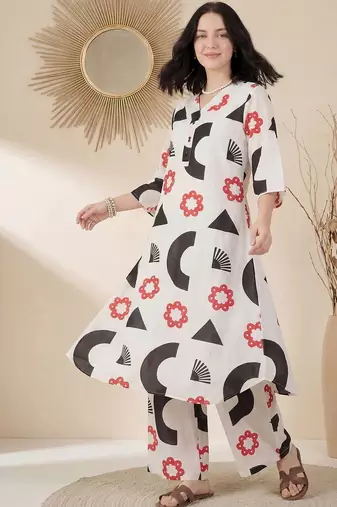 White women printed regular pure cotton kurta with palazzos