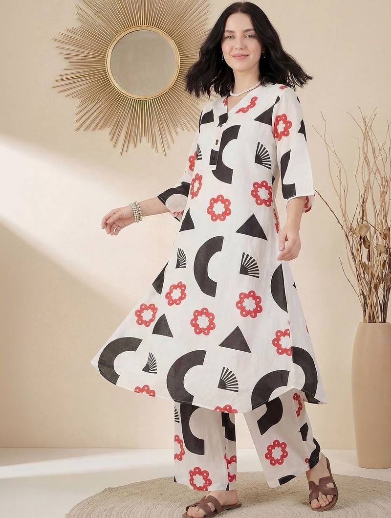 White women printed regular pure cotton kurta with palazzos
