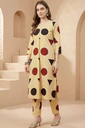 Off white women printed pleated pure cotton kurta with trousers