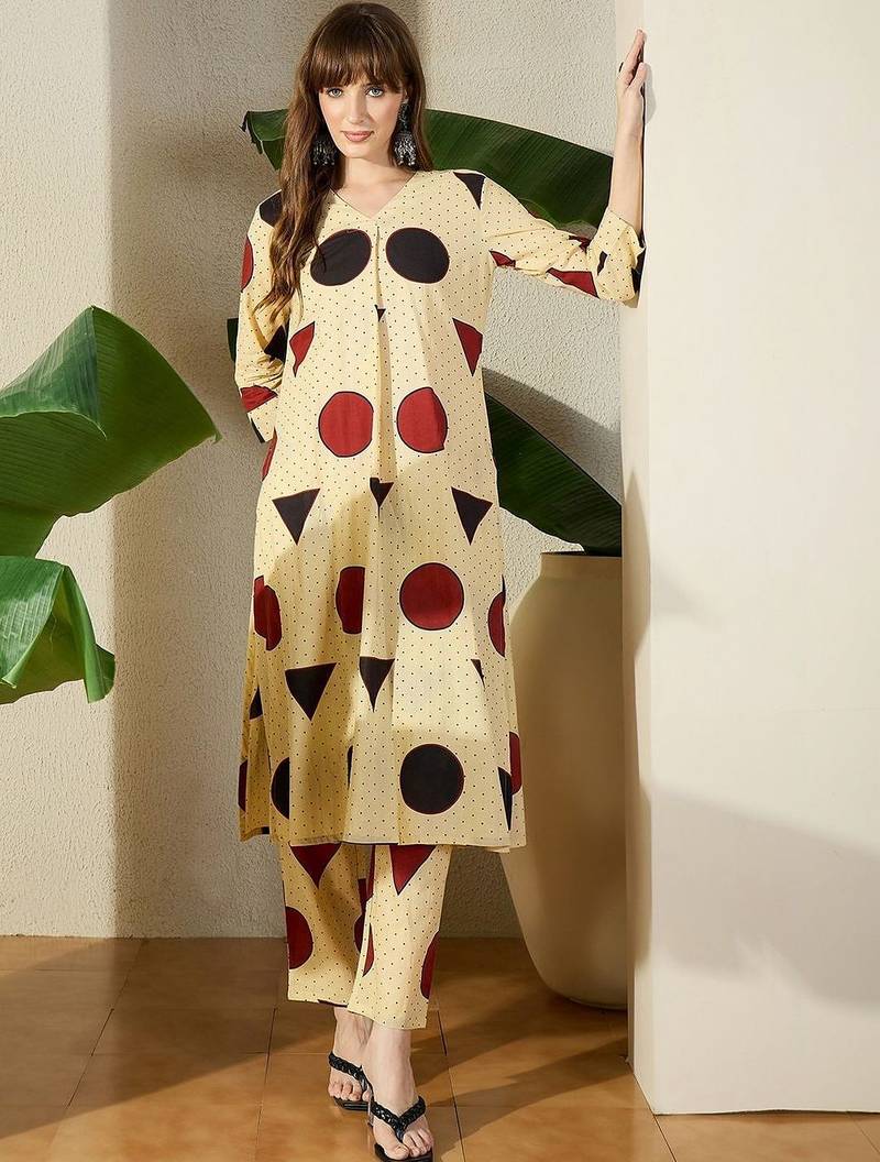 Cream women printed regular pure cotton kurta with trousers