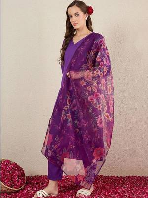 Purple women floral regular kurta with trousers & with dupatta 3