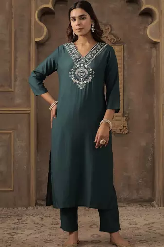 Green women ethnic motifs embroidered kurta with trousers
