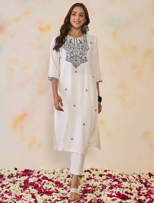 White women floral embroidered thread work floral republic day republic day kurta 2