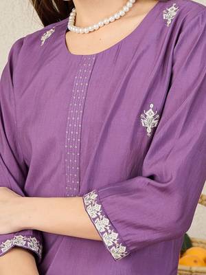 Purple floral embroidered thread work round neck straight kurta 2