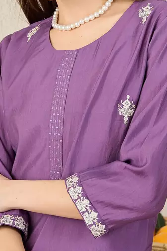 Purple floral embroidered thread work round neck straight kurta