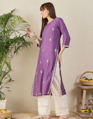 Purple floral embroidered thread work round neck straight kurta 3