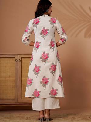 Off white women floral printed indie florals kurta 5