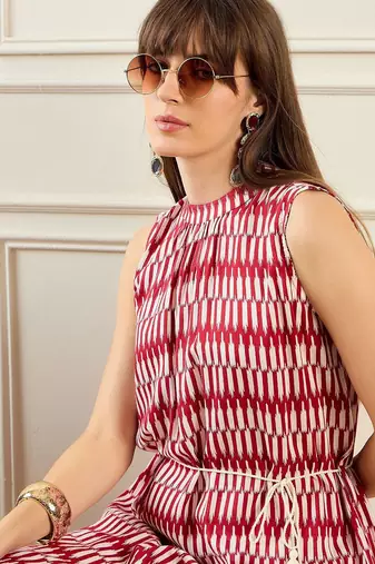 Red geometric printed round neck a-line kurta