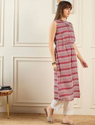 Red geometric printed round neck a-line kurta 3