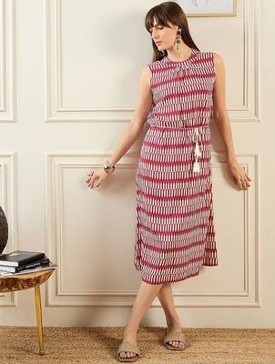 Red geometric printed round neck a-line kurta 4