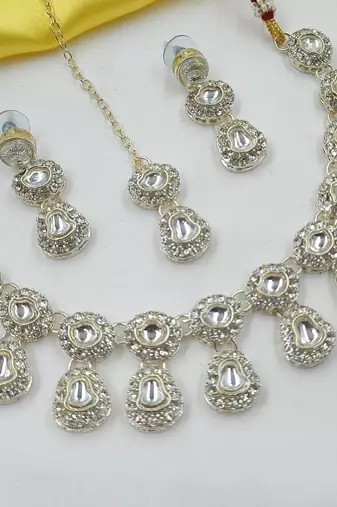 White necklace set with earrings & maang tikka | kundan & agate stone | lekar gold plating