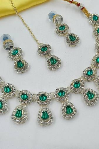 Green necklace set with earrings & maang tikka | kundan & agate stone | lekar gold plating